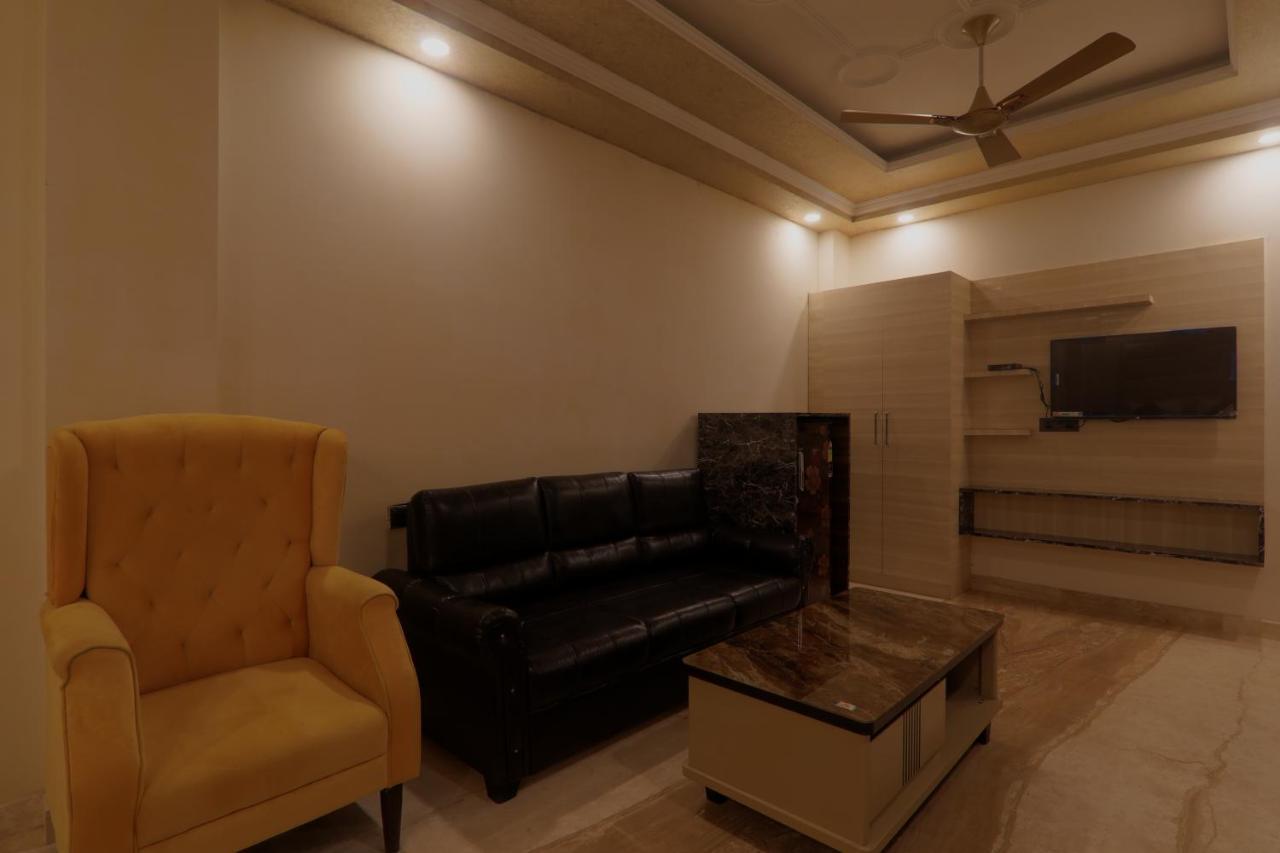ホテル Shri Tirupati Residency ラクナウ エクステリア 写真