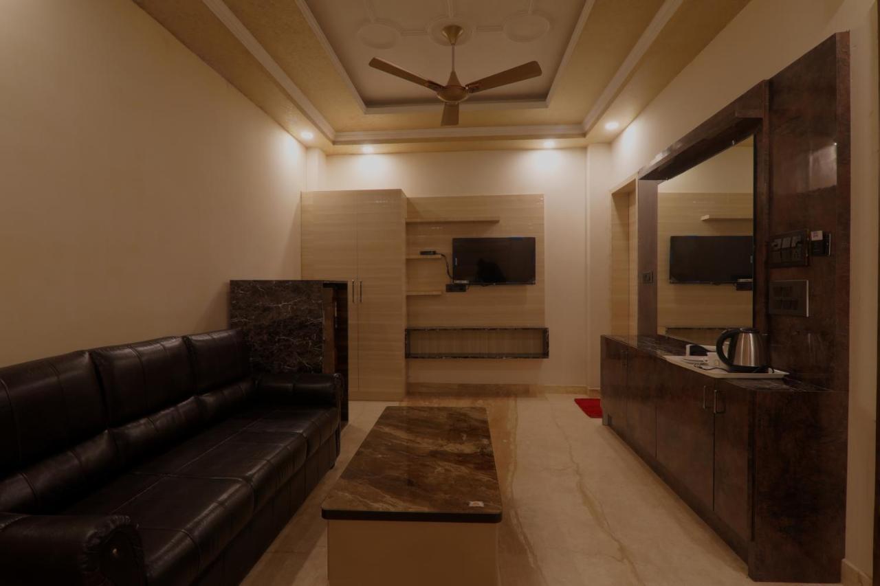ホテル Shri Tirupati Residency ラクナウ エクステリア 写真