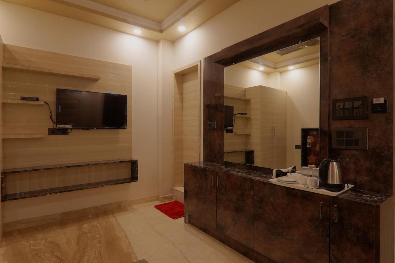 ホテル Shri Tirupati Residency ラクナウ エクステリア 写真