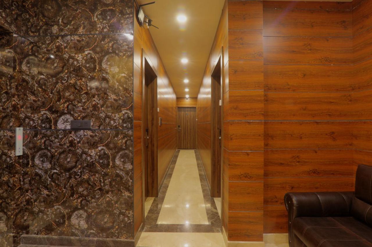 ホテル Shri Tirupati Residency ラクナウ エクステリア 写真