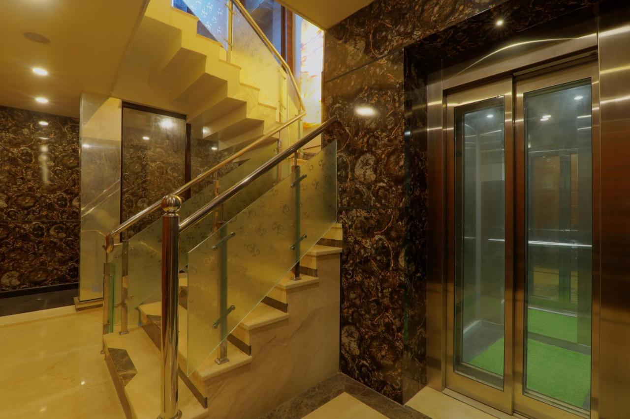 ホテル Shri Tirupati Residency ラクナウ エクステリア 写真
