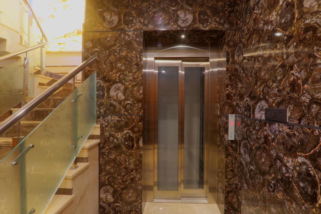 ホテル Shri Tirupati Residency ラクナウ エクステリア 写真