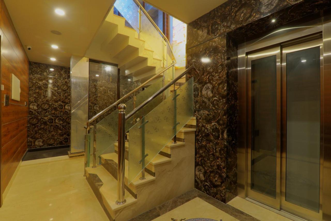 ホテル Shri Tirupati Residency ラクナウ エクステリア 写真